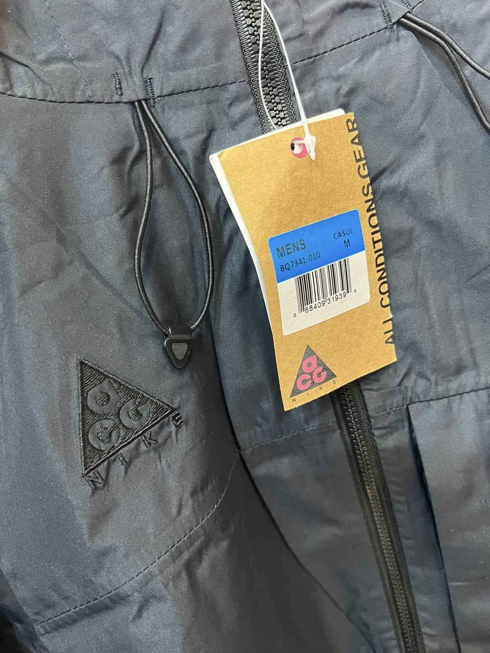 nike ACG
orginal
size _M
توصیل جمع
بالە غیرمستخدم 
وزن_ 65_70
waterproof
***********
