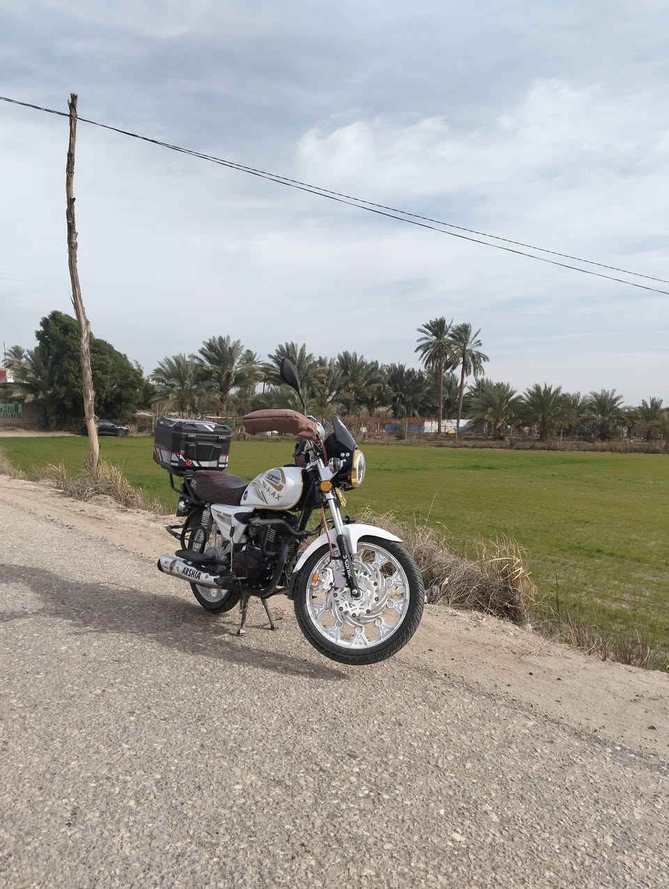 دراجه للبيع مديل 26 رقم نجف شرط كبل ادورلك بسمك ثاني يوم طلعته من الوكيل قبل 3 اشهر صارت عليه مليونين و200  دراجه شاهد الله كلشي مابيه بس حتاجيت فلوس واريد ابيعه محرك 200 مواصفاته كله مال دايون وبيه ضاغطه زنجيل   اريده مليون 950 قفل   تجي وشوف العداد شكد ماشي  *********** دك عليه و راسلني وبيك خير وتدلل
