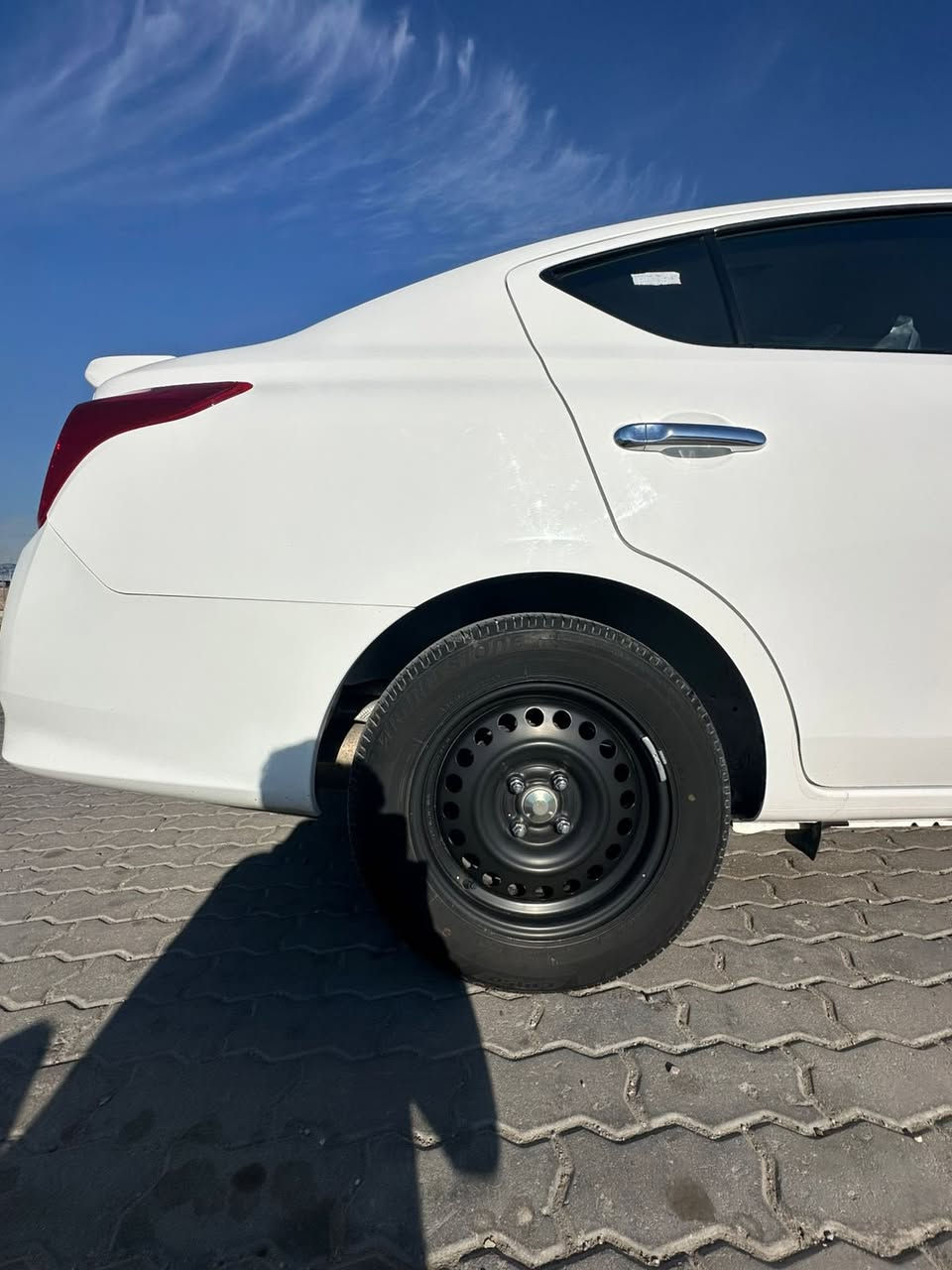 ((نيسان سني هندي مديل 2024  ))
هندي ابو لبليتة زركة 
( رقم أربيل دولي  تحويل وكالة بسم شركة  ) 
🚙(سيارة بيها طخة بل صندوك بسيطة كلش  ))
          باقي مكفول كفالة عامة كلش 
((ماشية .22 .كليو متر سيارة جديدة وجاهزة من كلشي ))
     /سعر 126 $ وبيها مجال /
     ..واحلى من صور .. بهواي 
..العنوان البصرة الجنينة حي الاندلس ..
 ..رقم هاتف 📞  ***********
