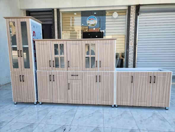 مطابخ الامير  تفصال تزكام 
قياس مترين ونص مع فاترينه 
وسنك متر و 30. كامل مرمر
للستفسار ع خاص او تساب ***********
