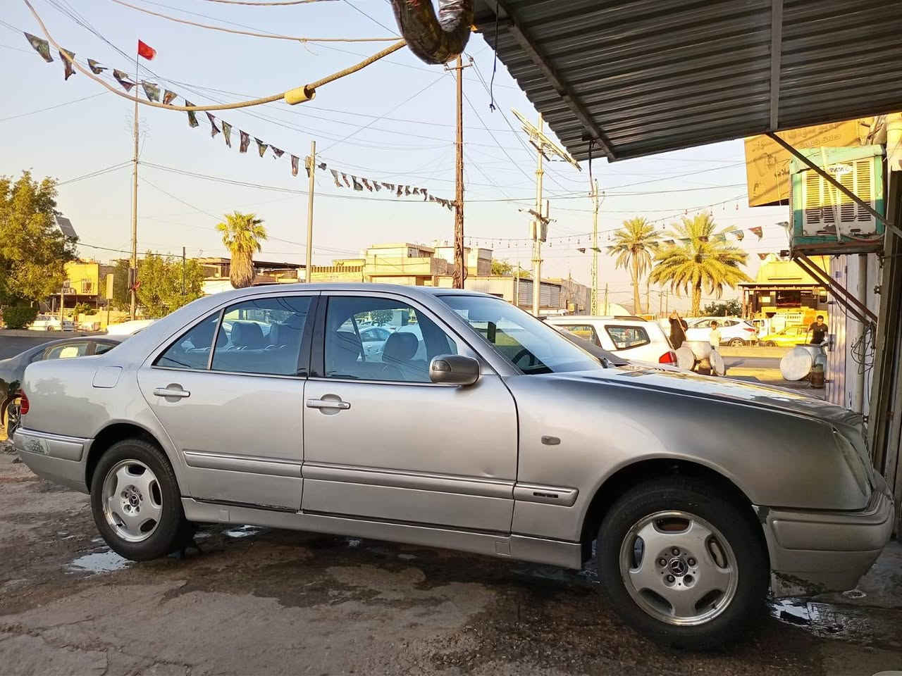 سلام عليكم
سياره ام عيون 
مكينة في 
سياره مصبوغه  عام
موديل 98
رقم بصرة دولي
داخل حبري 
السيارة نقص بس كير بي صفنة بس تمشي طبيعي 
المكان بغداد الجديدة 
السعر 77 وبيهه مجال 
سياره باسمه ثانيه وتحويل
***********
