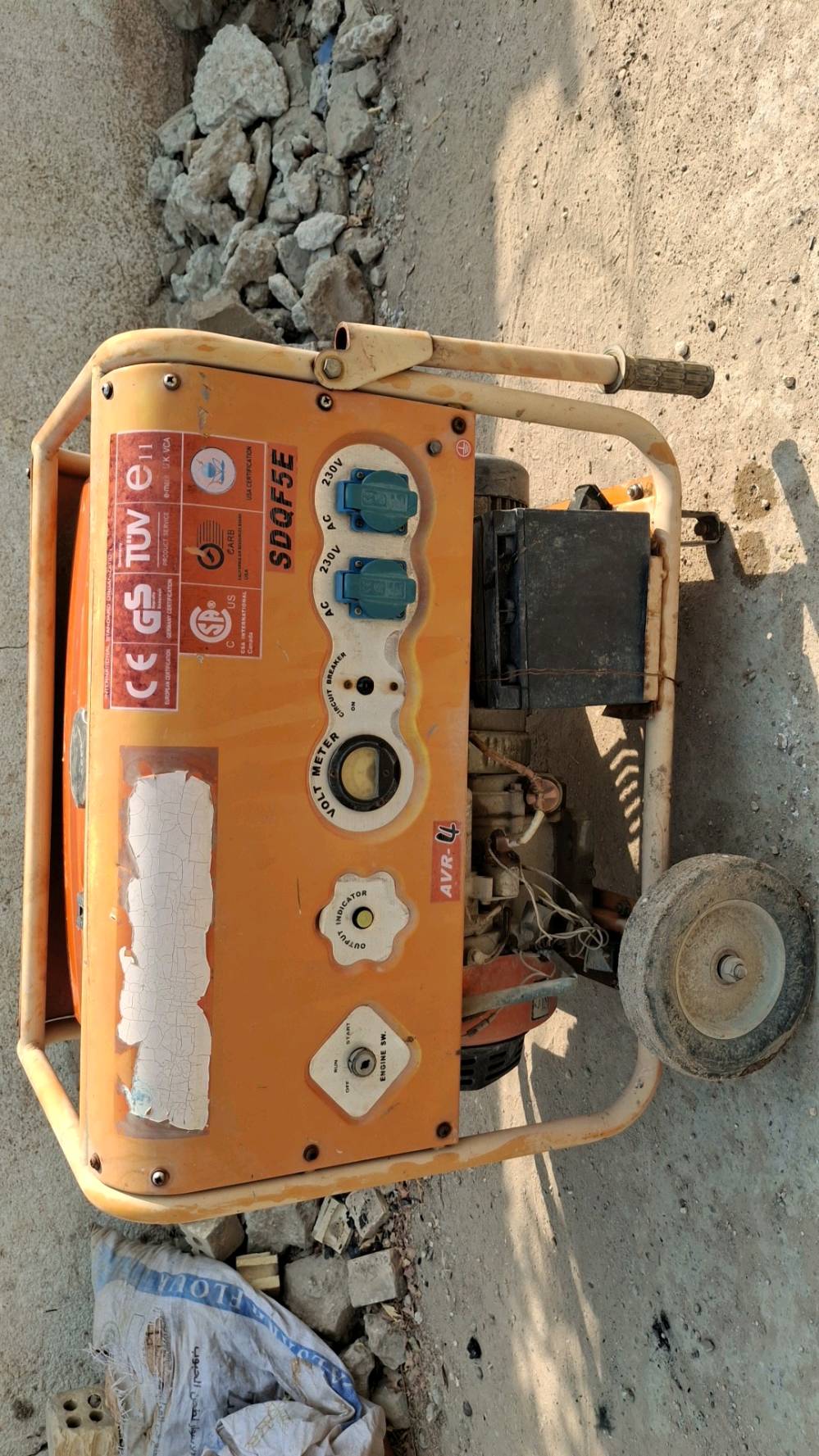 مولد ريشان مستعمل كلش قليل 
ما هي قدرة المولدة بوحدات الواط؟: 
20امبير
هل المولدة تعمل بالبنزين أو الديزل؟: 
بانزين 
ما هو موقعك لليسهل الشراء والتحميل؟: 
الكاظمية جكوك
هل السعر قابل للتفاوض؟: 
نعم