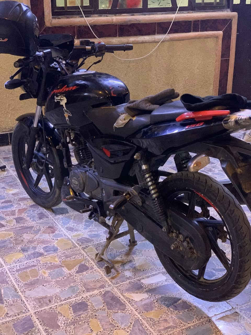 بسم الله الرحمن الرحيم الدراجة للبيع خير من الله مكينه تخبل بيها معدل عالي أوراق كامله الدراجه معروضه بمليون وميه  1100 موشراي لأتعبني  دراجه شوكت ماتجيها نكره سلف  للتواصل ***********.  واتساب موجود
