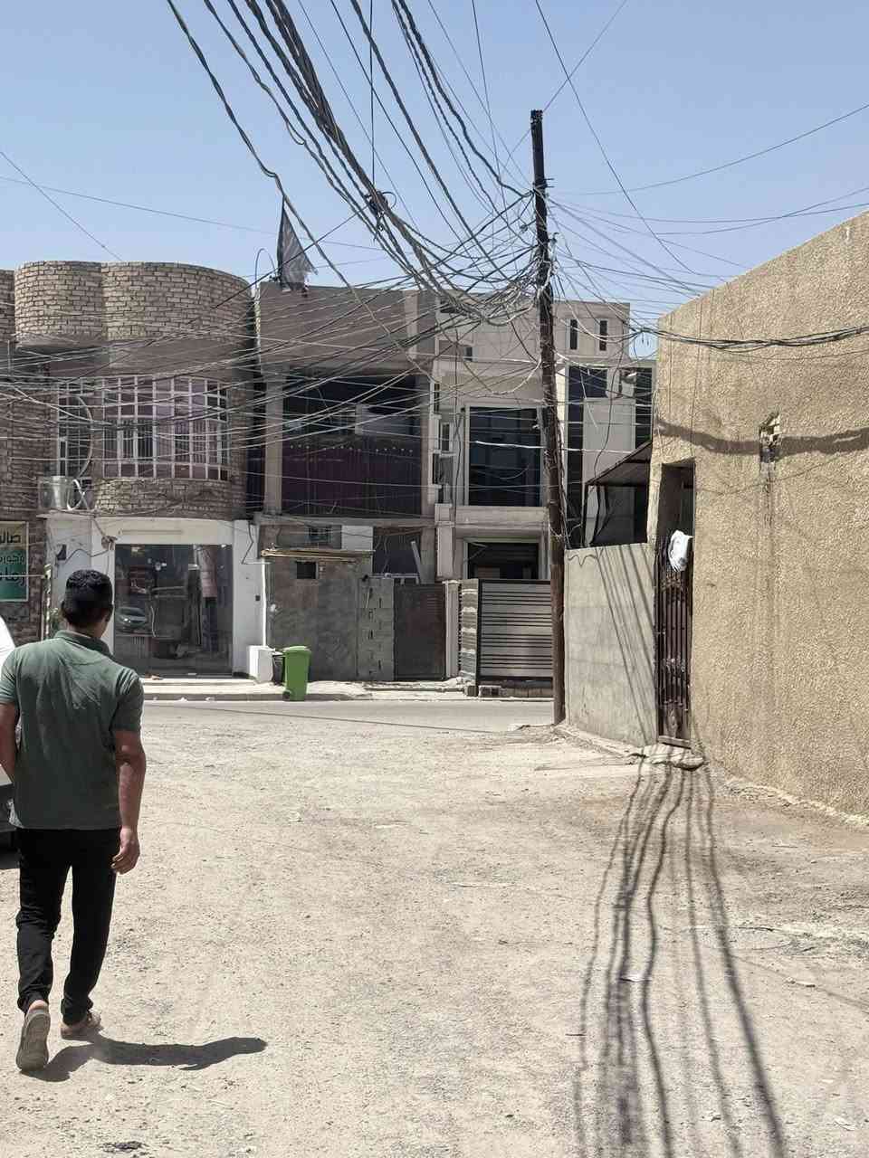 مستعجل على بيعته كاع مساحته 105 جميع الخدمات متوفره مي مجاري كهرباء سند 25 عنوان سويب شارع السواعد خلف المختار سعره جدا مناسب ***********
