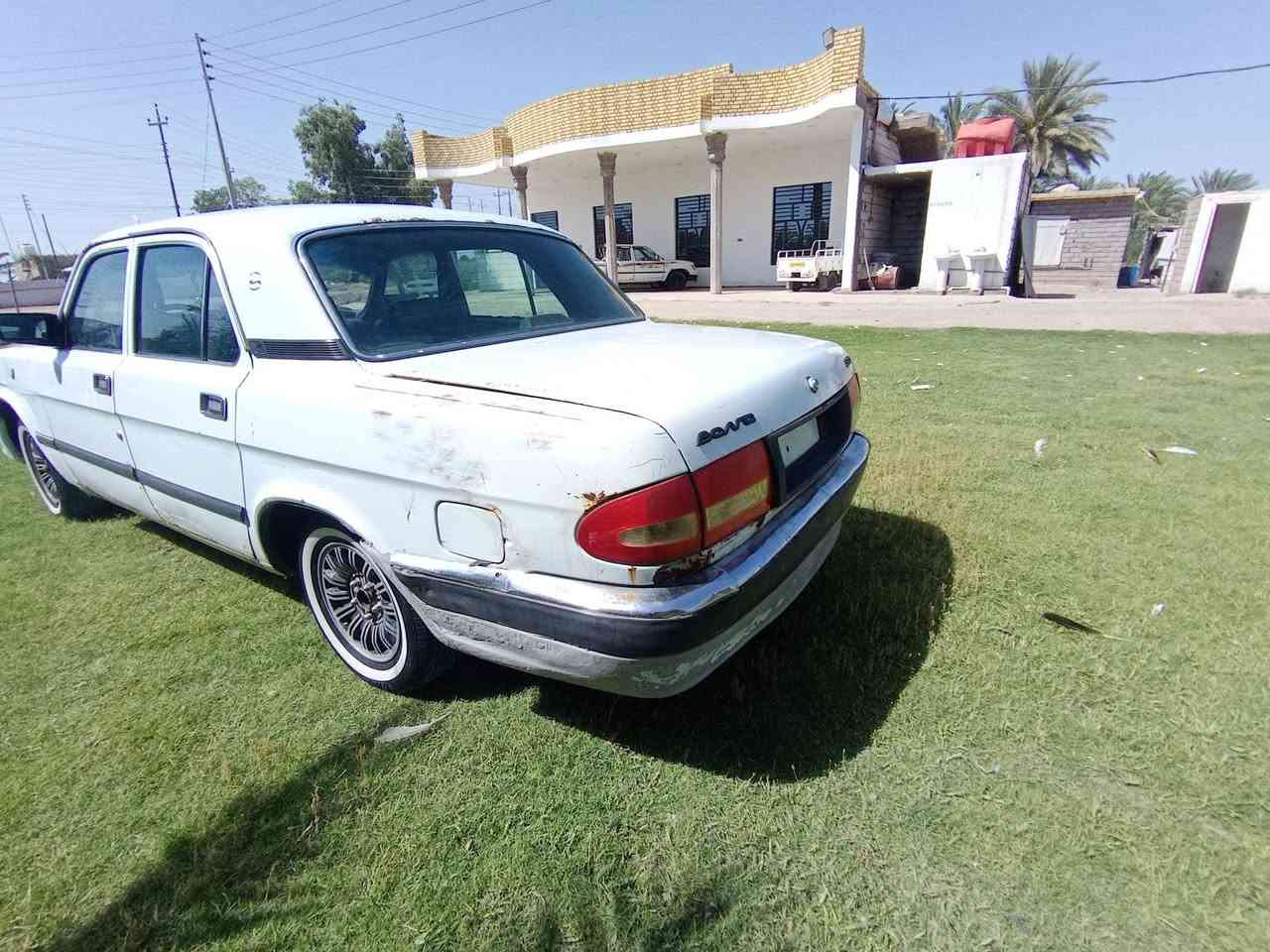 للبيع موديل ٢٠٠٣ بيه كتاب حجز  مشتغلين برقمه مفحوصه هزه كامله باقي عليه بس غرامات وتستلم سنويه وارقام مكينه ثنين ونص خير من الله حداديه جديده طخم تاير جديد السعر ١٧ وبيه مجال المكان سوق الشيوخ كرمه بني سعيد الشراي يتصل *********** وبي خير ويدلل
