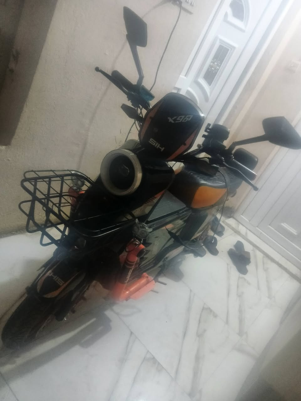 سلام عليكم درجة شحن بطاريات جديد كل جديد بسكل شركه  سعر 450 بيه مجال ***********0
