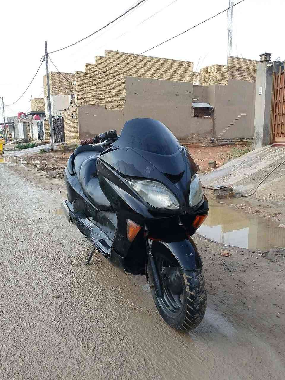 السلام عليكم فورزه (0-9) للبيع مثل الصور جديده وشغاله وكامله مابيها اي نقص مكاني شافعيه سعرها ٥٥٠ الف وبيا مجال  قمي ***********
