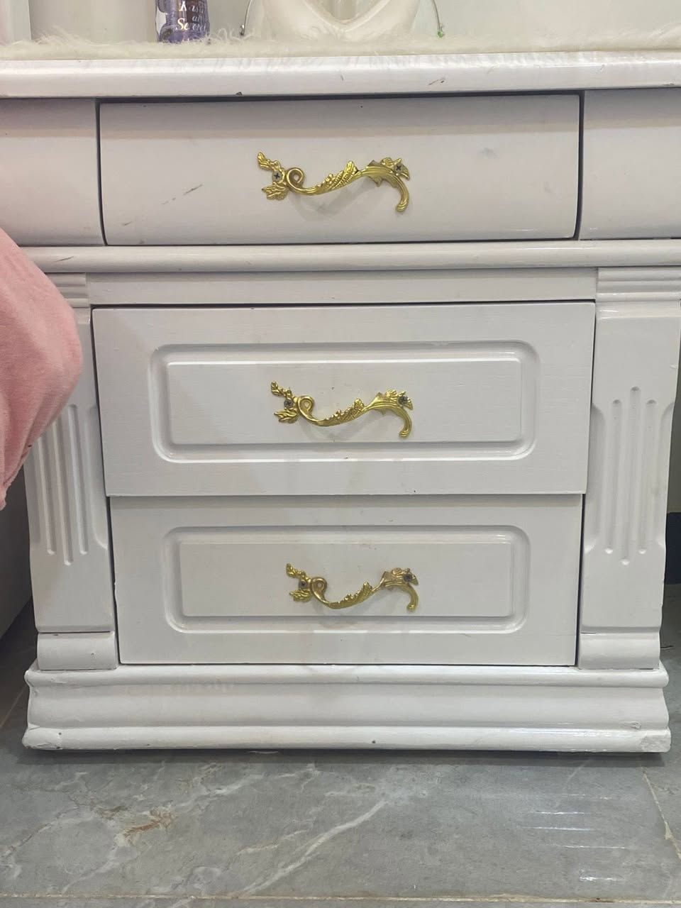 السلام عليكم غرفه كويتيه البيع جديده وحلوه السعر مليون بيه مجال الشراي خاص شباب الي ما يعرف اسعارهن لا يكسر وطاوله وكراسي 225بيهن مجال جدد بعدهن ***********متواجد وتساب
