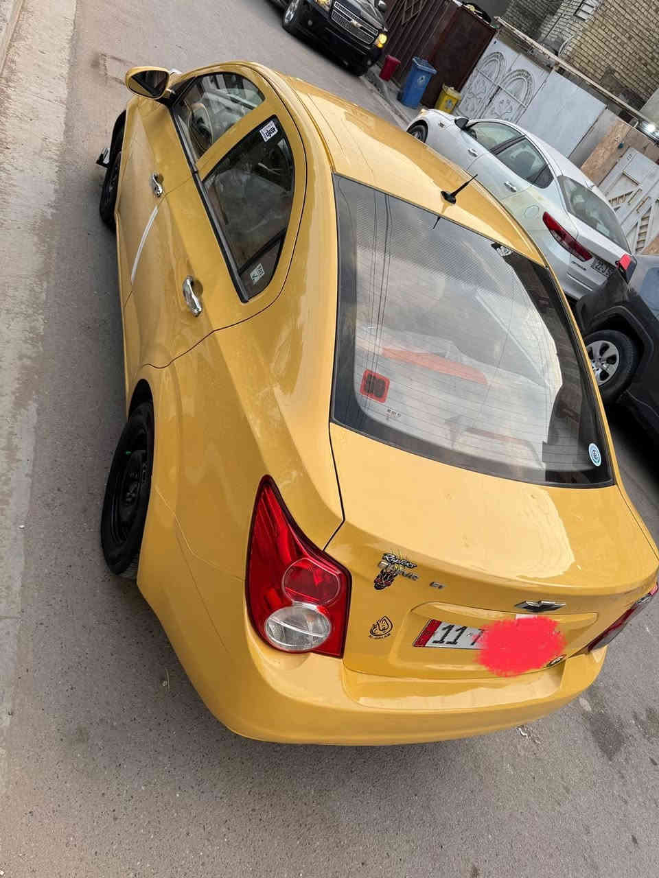 السلام عليكم 
للبيع شوفرليت سونك 
موديل٢٠١٢ وارد خليجي 
كير 5 نمر ميكانيكي المرغوب 
مكينه 1600 انسه الصرف
دوشمه ارضيه وكشنات 
كهربائيات كله شغاله 
رقم انكليزي مصفره هيه وغرامه 
تخم تاير جديد 
باتري جديد 
السعر 63 وبيه مجال قليل 
عنوان بغداد
وهذه رقمي 
***********
