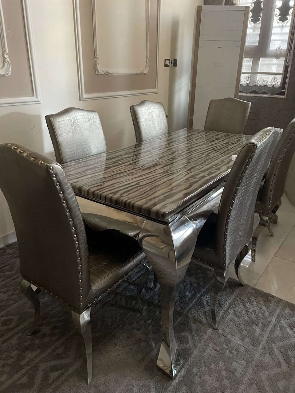 ميز طعام ملكي يحتوي ع ٦ كراسي مرمر اصلي درجه أوله مأخذي مليون ٤٠٠ كبير كلش سعر نهاىي ب٦٠٠ بي مجال مستعجل ع بيع شراي خاص مكان الديوانيه  الجزاىر شارع مطاعم


**إذا كنت صاحب هذا الإعلان وتريد حذفه لأي سبب، رجاءا أرسل رسالة إلى الدعم الفني**