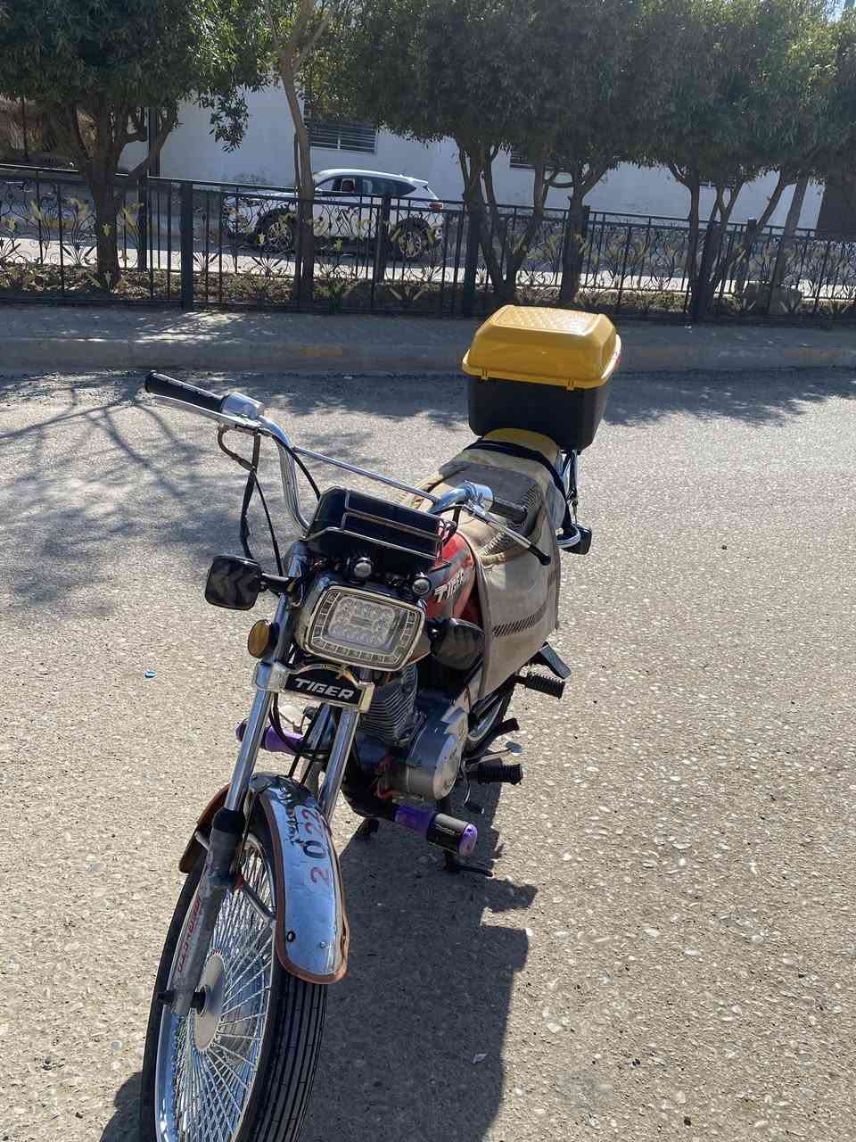 تايكر 20اوراق كاملة دراجة كاملة اي نقص مابيها بس بانزين و اطلع خير من الله السعر 375 وبيها مجال المكان ديالى دلي عباس السعر ***********
