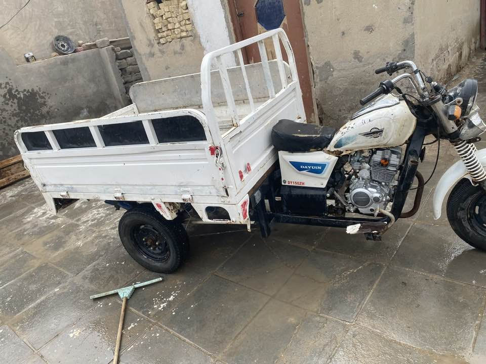 ‏السلام عليكم للبيع موديل 15 محرك جديد أوراق كاملة السير1 250 العنوان الناصري رقم الهاتف ***********
