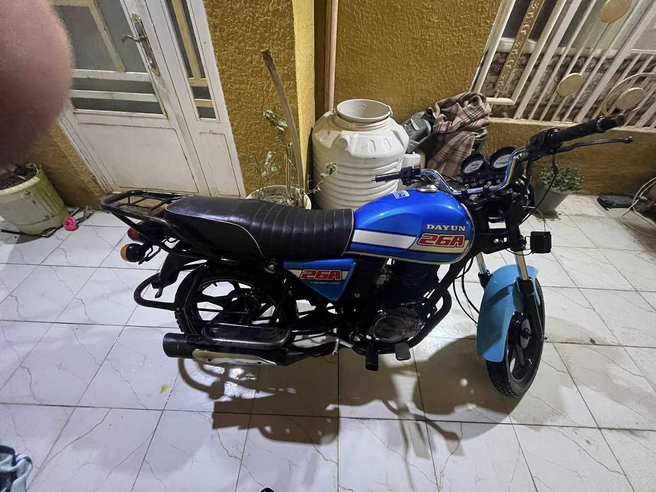 يالله سلام عليكم دايون موديل ٢٠٢٠لون احمر بس مبدل كما واضح في الصوره الدراجه بيه نقوصات اشاره وستان عدل وقبق زنجيل فقط مال جناي اوراق اصولي سعر مليون وبيه مجال مكلف بلنشر رقم صاحب الدراجه ***********
