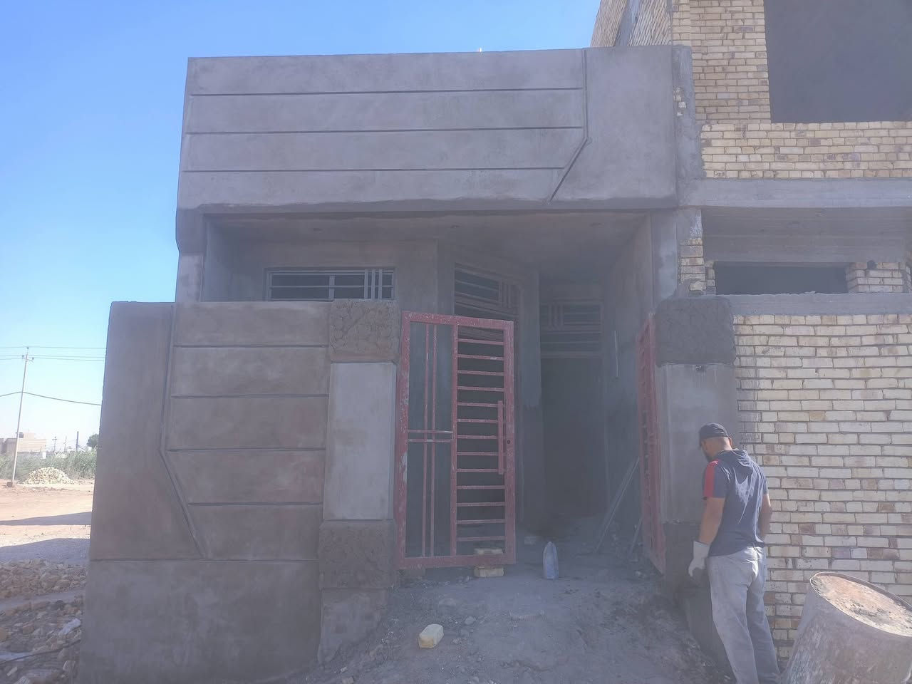 لبح اسمنت وجص تكنيد اجراره وسقل وطلس ونثر ع متر وقطي
***********
