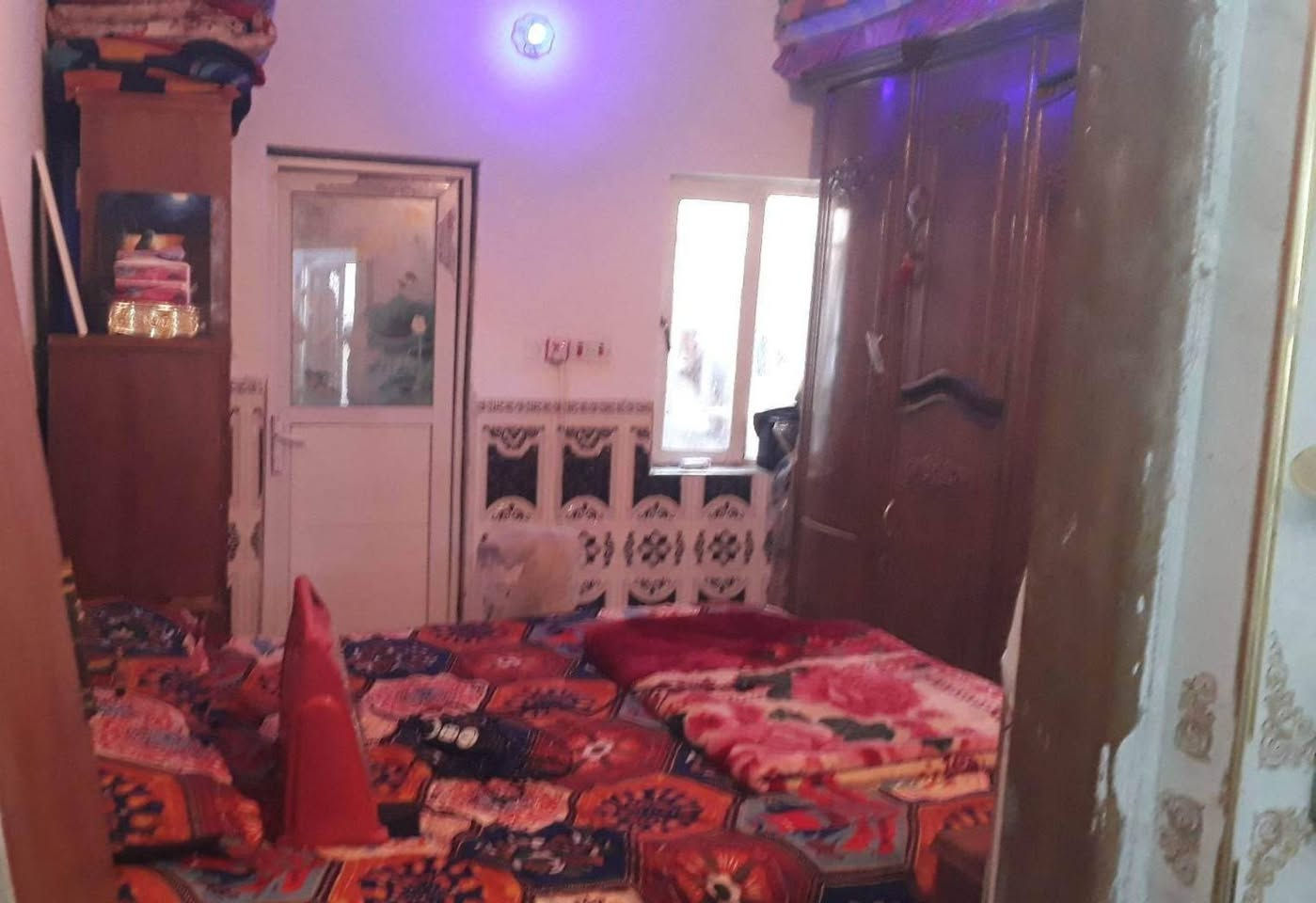 السلام عليكم مشتمل للبيع المتنبي قرب أسواق بيت كيطان يبعد عن ٥٠متر المساحه ٩٠متر بي أستقبال وغرفه ومبطخ وصحيات داخليه وخارجيه ومنور البيت نظيف وبناء جديد السعر ١٩وبي مجال ***********واتساب
