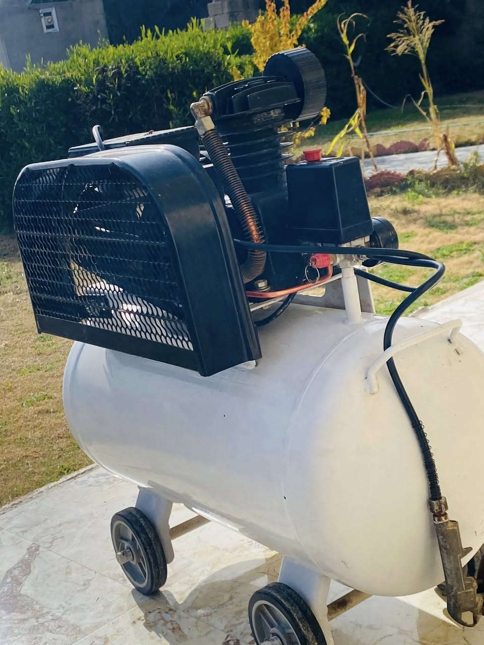 السلام عليكم. 

تاروسه (ايطالي الاصليه ) شرط الشغل
السعر175. 
هاتف. ***********.
