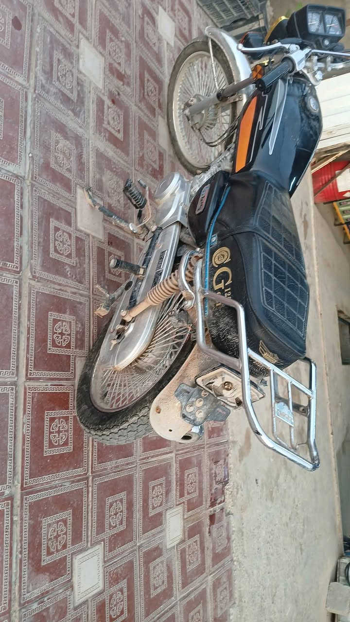 السلام عليكم دراجه كايكر ٢٠٢٥ اوراق اسكنر للبيع ما بيه شي بس التلجات وكهربايات *********** السعر ٥٠٠  وبيه مجال
