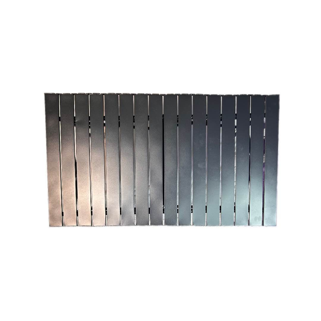 بنکەی ئاسنی خۆڕاگر
 بەرگەی کێشی بەرز دەگرێت بۆ دڵنیابوون لە جێگیری و بەهێزی لەکاتی بەکارهێنان.

ڕووکەشی بەهێز و کوالیتی بەرز و دژە ژەنگ و ئاسان بۆ پاککردنەوە.

دیزاینی قەدکراو ڕێگە بە هەڵگرتن و هەڵگرتنی ئاسان دەدات لە جانتاکەدا.

گونجاوە بۆ بەکارهێنان لە گەشت و گەشت، چ لەسەر وشکانی، چادرگە، یان تەنانەت لە باخچەی ماڵەوە.

سووک و ئاسان بۆ هەڵوەشاندنەوە و دامەزراندن، وای لێدەکات نمونەیی بێت بۆ بەکارهێنانی خێرا و گونجاو.

نمونەییە بۆ گەشتی ڕێگا و چادر، ڕوویەکی جێگیر دابین دەکات بۆ دانانی خواردن یان کەلوپەل.

زۆر باشە بۆ ئەو ماڵانەی بۆشایی سنوورداریان هەیە، چونکە دەتوانرێت بە ئاسانی قەد بکرێن و هەڵبگیرێن.

گونجاوە بۆ ڕاوچییەکان و عاشقانی سەرکێشی، دەتوانێت بەرگەی بارودۆخی سەختی سروشت بگرێت.

دەتوانرێت وەک مێزی کاری مۆبایل لە دەرەوە بەکار بهێنرێت.

ڕەهەندەکان: درێژی 95 سم پانی 55 سم السليمانية, العراق


**إذا كنت صاحب هذا الإعلان وتريد حذفه لأي سبب، رجاءا أرسل رسالة إلى الدعم الفني**