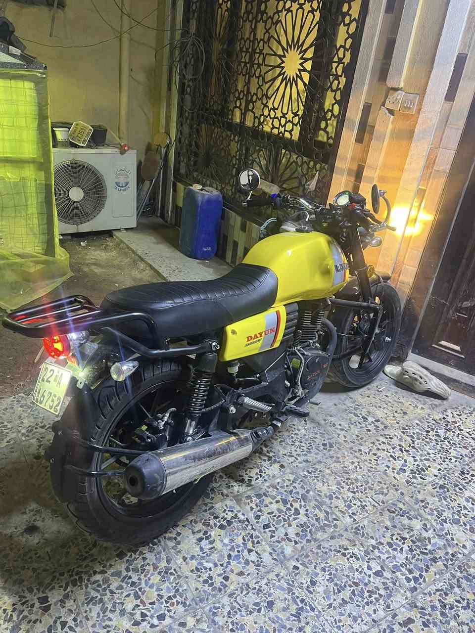 سلام عليكم شباب دراجة دايوان لايتي خير من الله موصفات الدراجة صالها اقل الشهر من نزلتها  اي عيب مابيها الدراجة مكفولة من كلشي ومرقم ورقم سنوية كاملات وين متريد روح لوحتين وسنوية  الرقم ***********
مكاني بغداد  العامرية سعرها 2800
بعدها بل كارتون  وعل سحك
