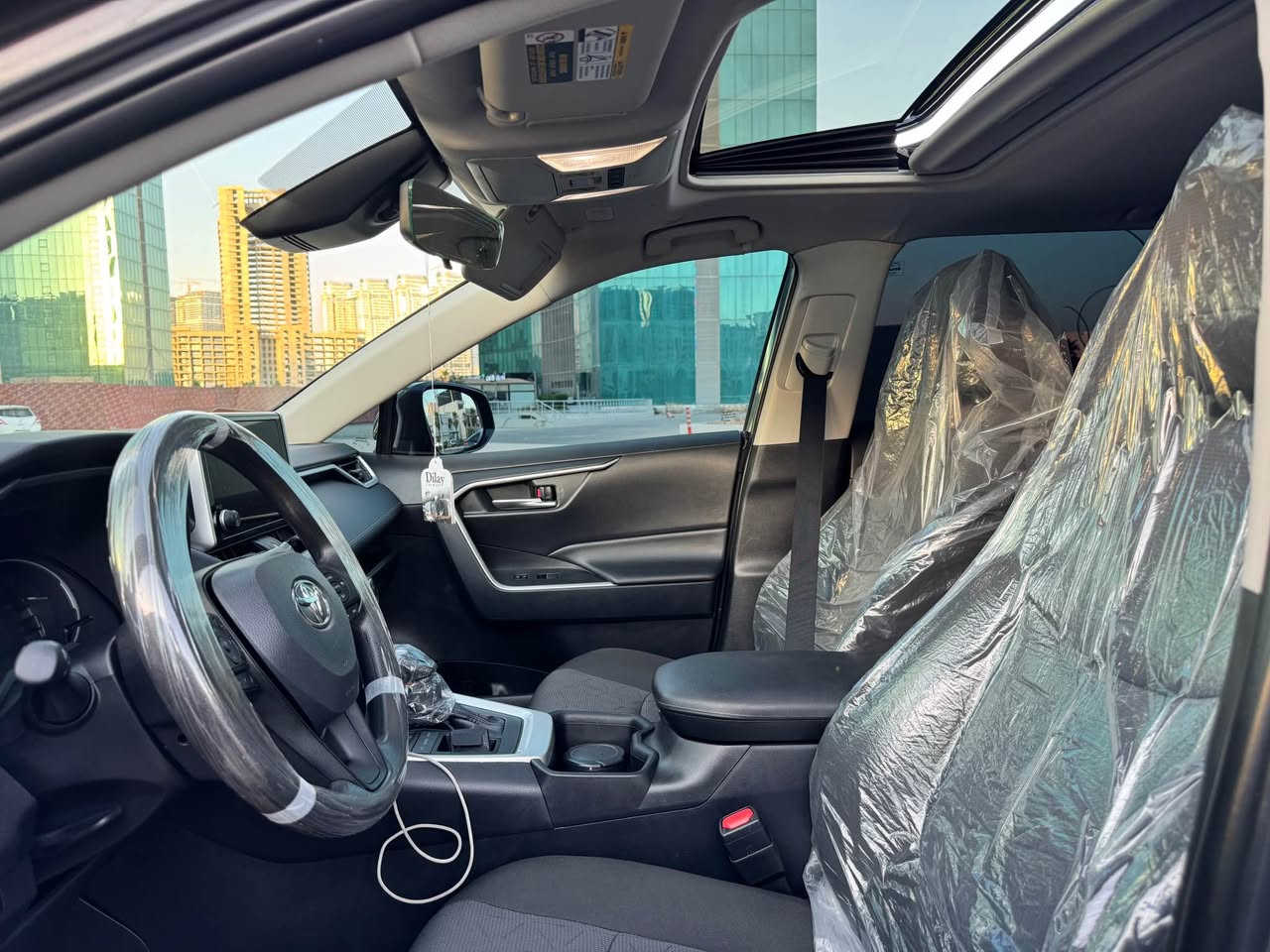 Toyota rav4 xle 2024
یەک چاملخ بێ داخل 
ئیرباگ بەس شان سەکن تەقیوە 
دینار مەسرەفی تیانییە  
تەنها 5000 کم رۆشتووە 
سەیارەکە سفرە 
مواسەفات فول سلایت
سێ مۆد لێخوڕین 
تەبرید دوو زۆن و مەرکەزی 
*********** أربيل, العراق
