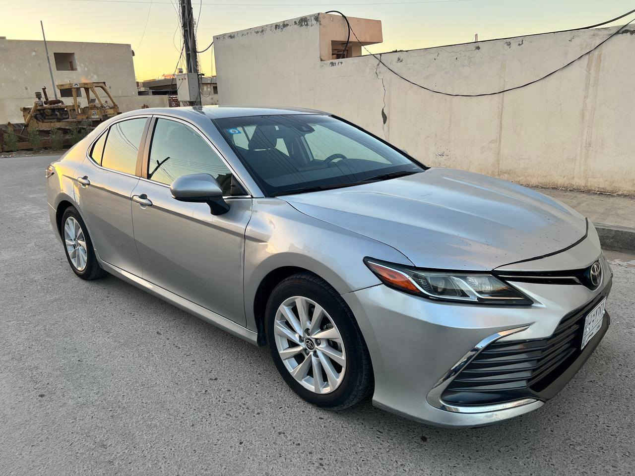 السلام عليكم للبيع فقط بدون مراوس كامري 2023 وارد أمريكي صبغ بند فقط مكانين بارد ماشيه 68 كفاله عامه من كير ومحرك صدر كلها على وضع الشركه رقم بغداد معوقين باسمنا صور الحادث موجوده بالمنشور
السعر 180 وبيها مجال 
 ***********
