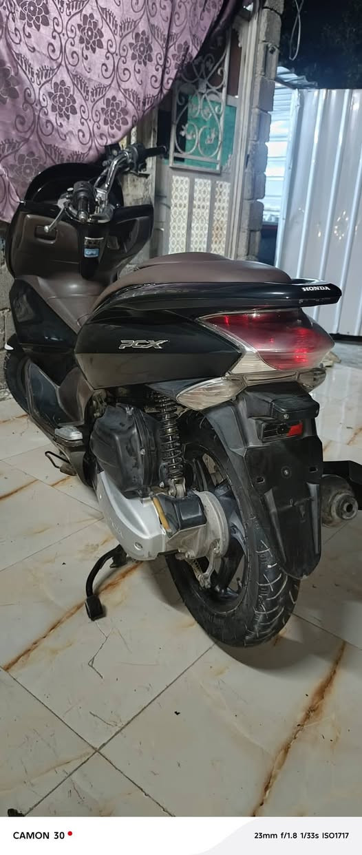 السلام عليكم pcx جيل الاول دراجة خير من الله ممشاهة ٤٥الف حساس ستان شغال وحساس سدحام شغال سعر 1400وبيهة مجال شراي يتصل ***********
