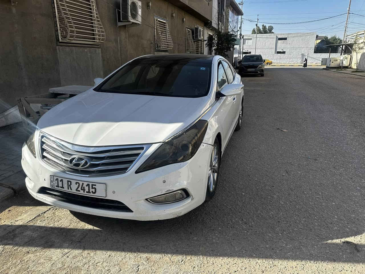 السلام عليكم هيونداي ازيرا 2013 خليجي محرك 2400 سلندر 4 منضومة غاز او بانزين السيارة منزل فديو شنو بيها صبغ 
بيها الصفحة صوب الصدر وبيها كارت بالجاملغ ثاني صوب السايق 
غير هذا مابيها شي مكفولة 
وحتى ماتعبك السيارة عايزة نواعم بسيطة كلش 
مثلاً درايمات امامية بس غير هاي ماعايزة السيارة ابد  

السيارة بيها منضومة غاز LPG
السيارة ماشية 138 الف كم حقيقي 
دواخل بيجي فول الفول عدة البصمة 
تبريد كير محرك كفالة شرط 
رقم بغداد انكليزي ومميز  اربع ارقام 
صاعدة هزة بشهر الـ10 السنة الفاتت يعني هزة جديدة وسنوية وارقام اني مسويلها ادامة بكلشي ماعايزه بس هسا مافارغ اكملها لان عندي دوام 

السيارة مكانها بالنجف وهذا رقمي 
***********
السعر 107$
