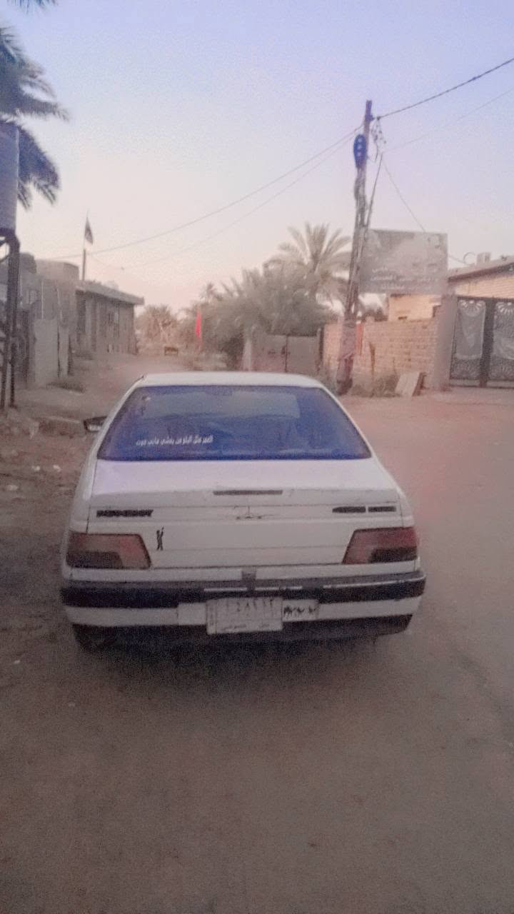 سياره بيجو 405للبيع مكفولة بيه دحجات بسيطة مصلحه مكينه مال حاويه صارلي 10ايام من صعدته كير حداديه تخم تاير جديد كهربائيات كلها شغاله السعر 25 والغرامات على المشتري الاستفسار *********** مكان سياره نجف الاشرف كوفه العباسيه
