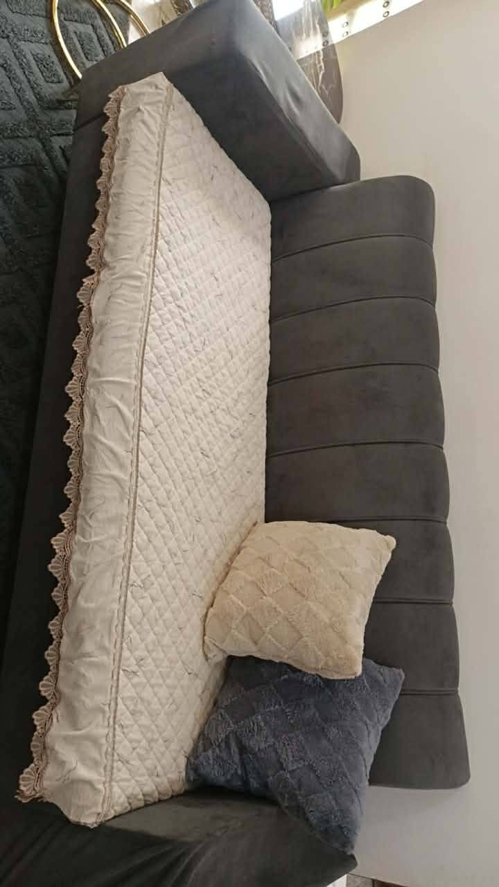 السلام عليكم أغراض للبيع مكان البلديات
هاي الجربايه هي والدوشك نظيفات كولش لحد عمر 5 سنوات تشيل اريدهه ب50
التخم بس رجل وحده بيهه ضرر هو والطبلات ب250
هذا الميز لونه رصاصي جديد بس المكان اصغير اريده ب50


**إذا كنت صاحب هذا الإعلان وتريد حذفه لأي سبب، رجاءا أرسل رسالة إلى الدعم الفني**