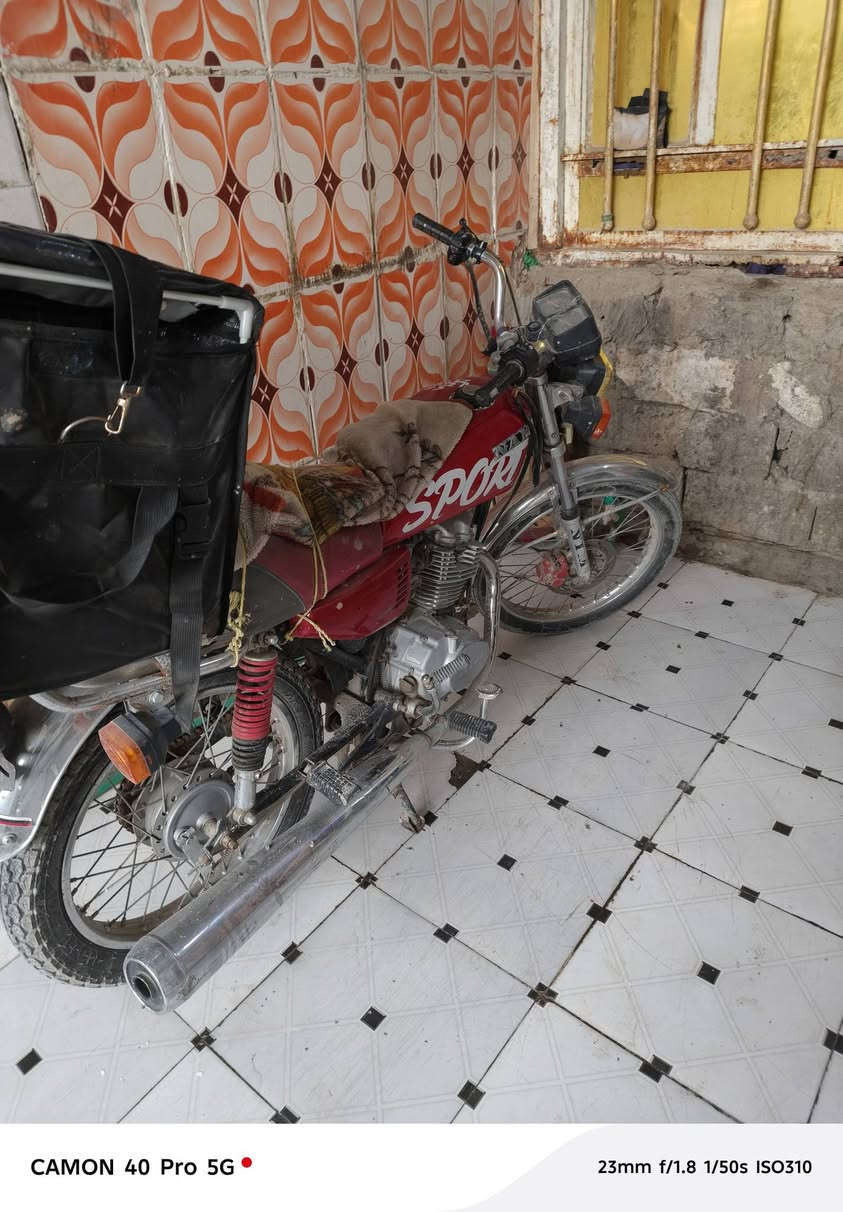 دراجه وحد 21نضيفه أوراق أصلي شلامجه متواجد عله لوتساب وهذه رقم ***********
