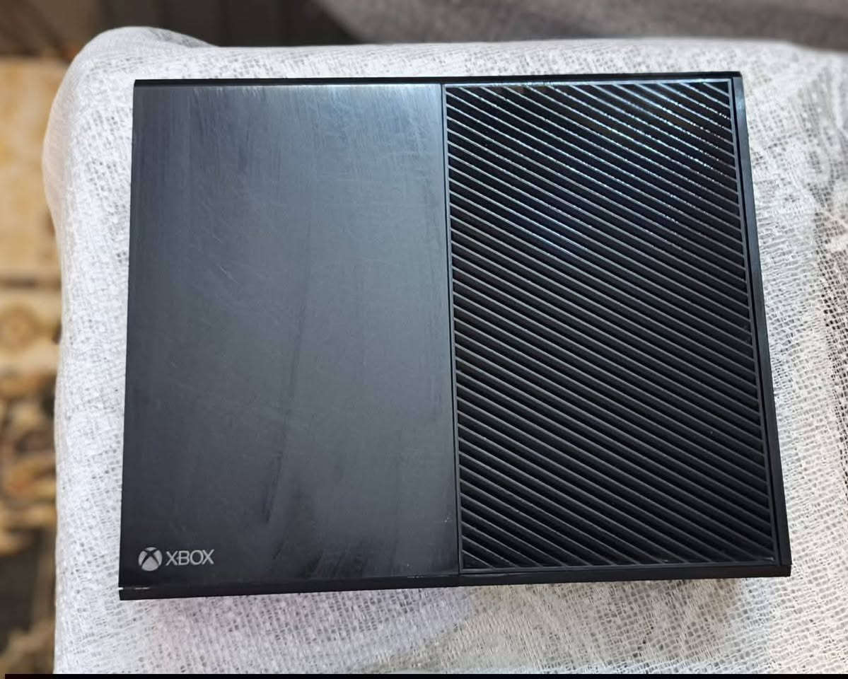 XBOX ONE
النوع  : Fat

نظافة :  100% 

وياة 3 جوستكات 

2 شغالات   /   1 ينرادلة تنظيف للبورد  

الجهاز نظيف كلش مامستعمل  🌐

 

✓  المحولة الاصلية مالتة 🔌

✓  الجهاز مامفتوح ولا مصلح والليبل موجود بالصور ⚙️

السعر  : 120 الف دينار  💲، بي مجال حگ الجية

واتساب تواصل  : 📞    ***********
