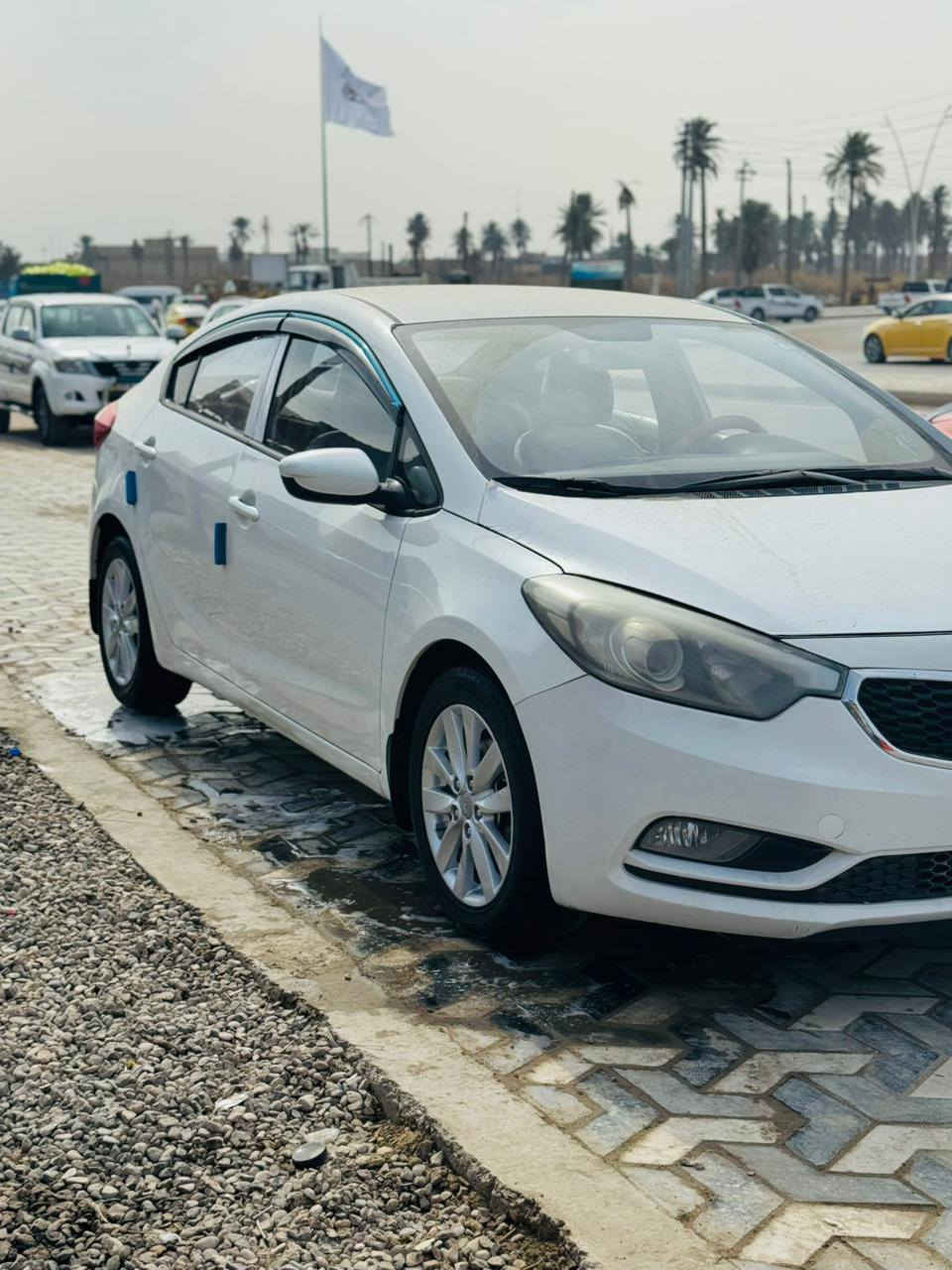 السلام عليكم
سيراتو خليجي للبيع موديل ١٦ مواصفات عاديه رقم انكليزي بأسمي مداور ثاني يوم مكينه ٢٠٠٠مامفتوحه ماشيه ١٨٠ حقيقي تخم تاير تبريد ثلج حداديه جديده 
بها رشه بالبنيد والجاملغ قليل 
*********** للتواصل
سعر ١٣٠ وبيها مجال لشراي
