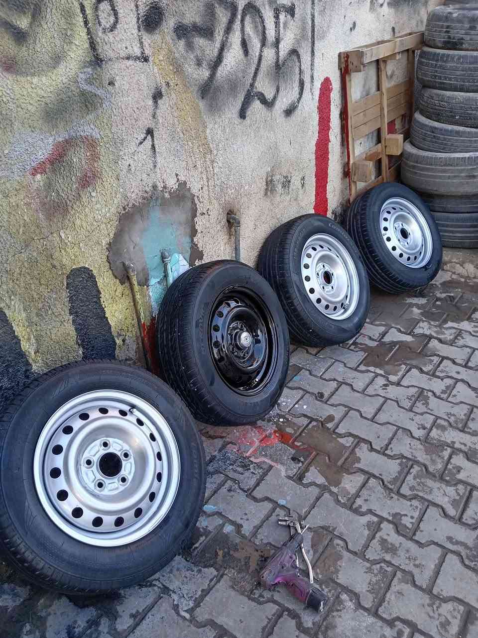 تخمين ويل حديد مع التايرات حجم 15  شفة عالبة يرهم جميع انواع الانترا والسيراتو والفورتي مصبوغ صبغ وجيلاتين حراري بلنص وكصب جدد كلة كامل  مكفولات من عواج
الفضي ٢٠٠ الف قفل
الاسود ٢٥٠ قفل
مكاني نجف حي الزهراء
***********
