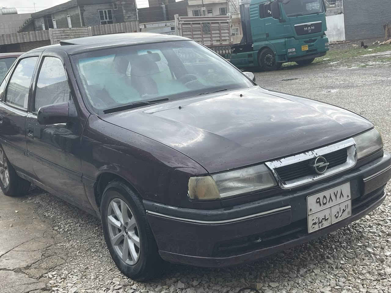 ئۆپڵ ڤیکترا ٩٢ کامل کردومە بە ٩٣ مەکینە ١٨ سڵایت گێڕ و مەکینەی بەشەرت سەنەوی ساڵێکە بەسەر چوە تەحویل وەکالە خرامە هەموی بەشەرت سەیارەکە توند و تۆڵە سەیارەی ماڵە هی مەعرەز نیە
شوێنم بازیانە 
***********
