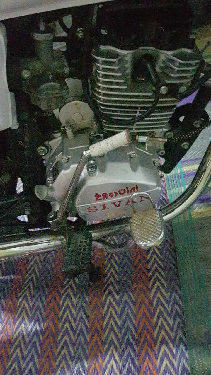 السلام عليكم دراجه يراني موديل ٢٣ دراجه خير من الله وحلوه ونضيفه بيه نقص بس كهربيات كلشي مابيه كلش حلووه الدراجه المكان بغداد السعر 600 وبيه مجال الرقم ***********
