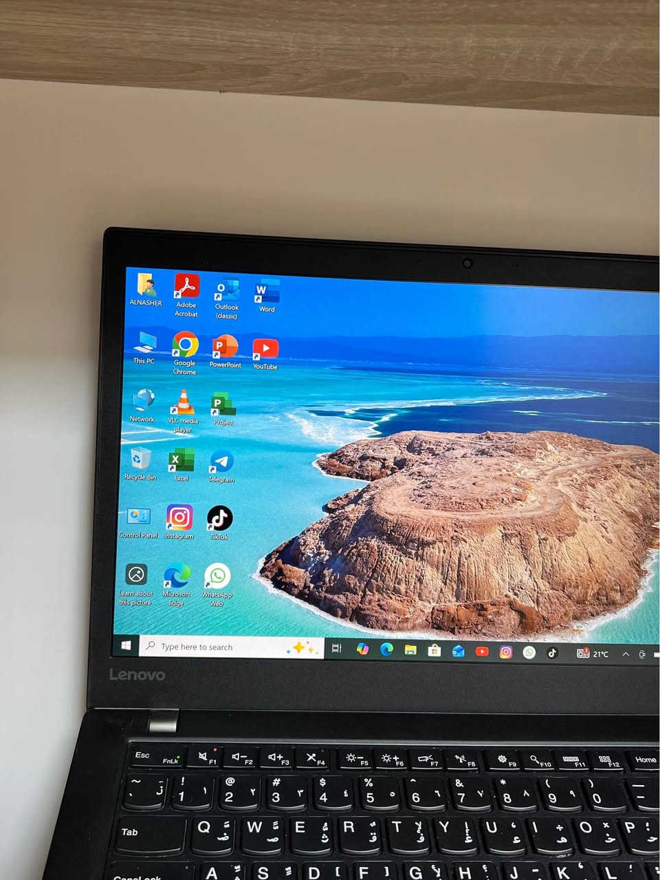 السلام عليكم لابتوب لينوفو
بمعالج i 7 من الجيل السادس فئه U
الرام 8Gb قابل للتطوير من فئه DDR4
الهارد  من نوع SSD laxer 256 السريع جدا
كارت الشاشه خارجي من نيفيديا 930M GF
حجم الشاشه 14 فوول سلم لمس touchً Screen
بطاريه 100% ٣ساعات ليثيوم
مخارج Hdmi + USB3 + Usb2 + Ethernet+ VGA Audio + MicroSd
كيبورد ضوئي 3 درجات 
كامره Hd 
السعر 300 الف دينار 
نضافه 100% الك بيها ضمان 10 ايام اي خلل تتبدل القطعه  للاستفسار *********** ويوجد خدمه توصيل
بغداد البنوك بغداد, العراق
