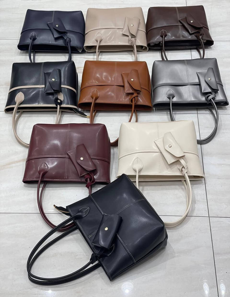 حقائب نسائية كوالتي عالي  الحجم الكبير موديلات تجنن والأسعار مناسبه التواصل معنا ع واتساب ***********
متوفر توصيل الجميع محافظات العراق بس 5الاف
