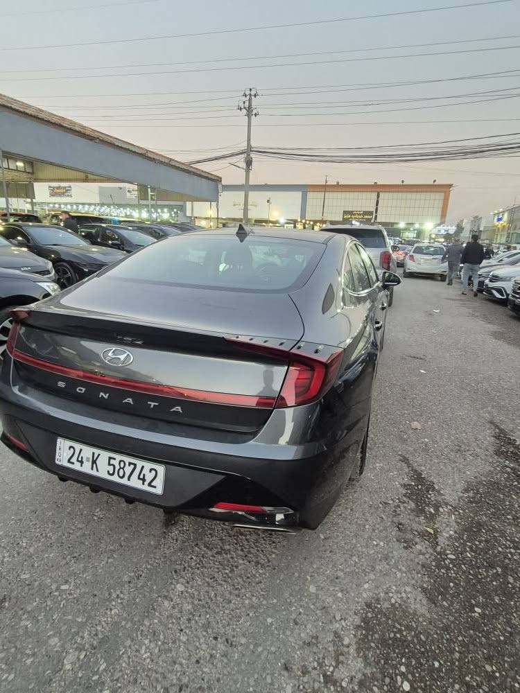 السلام عليكم
سوناتا وارد امريكي 2023 مرقم دهوك
السيارة بدون صبغ بدون ايرباك
مواصفات SEL 
بصمة وتشغيل عن بعد 
رادارات امامي وجانبي 
قيادة ذاتية تحديد مسار 
كشن كهرباء وتدفئة كشنات 
تبريد شاشة منفصل
جنطة ذكية
مكينة 2500
جاملغ مفتوح ومشدود نفسه بدون صبغ السيارة 
السعر 175
***********
*********** بغداد, العراق
