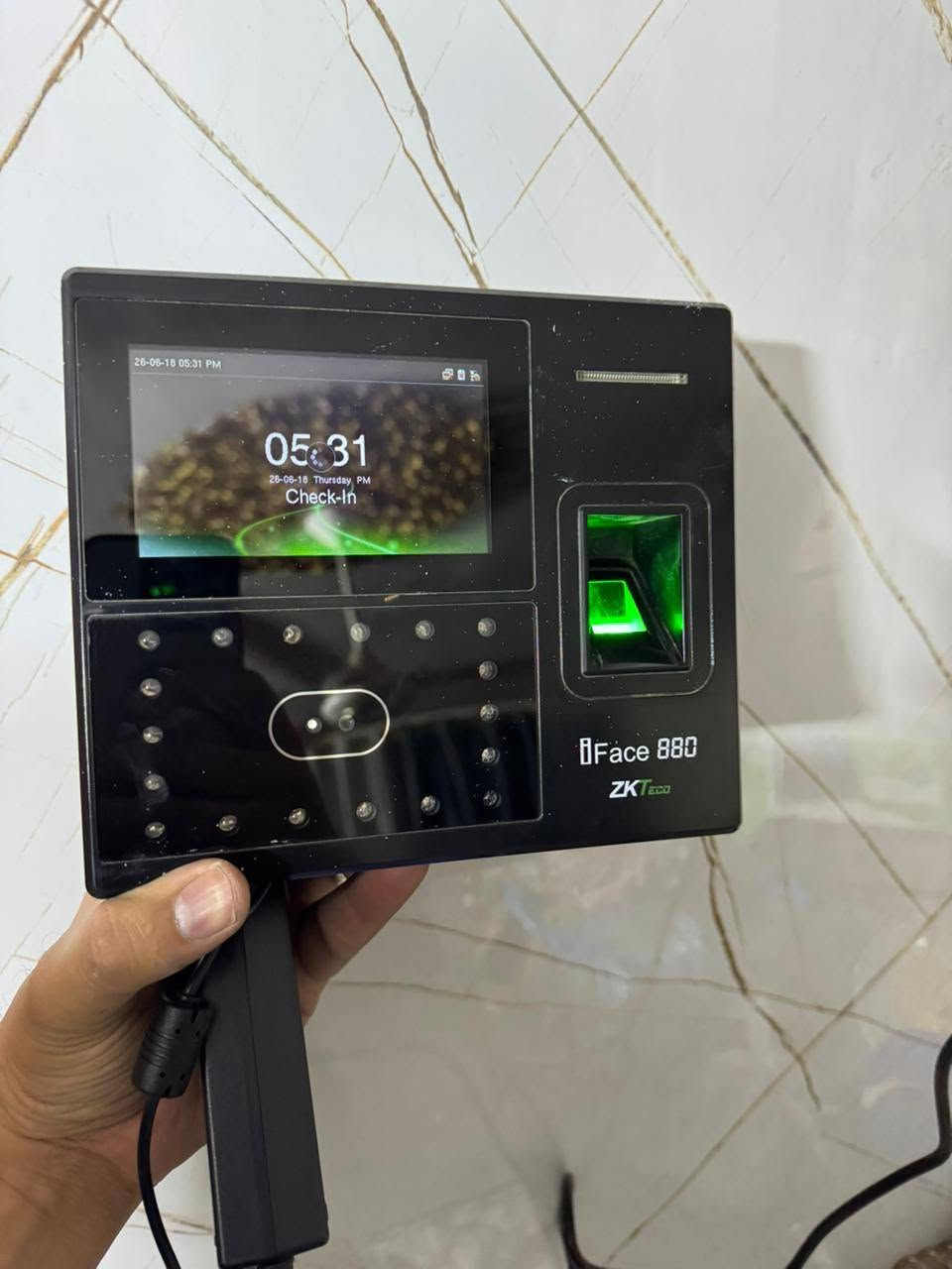 ZKTeco iFace 880 
جهاز حضور وانصراف ZKTeco iFace 880 أصلي، يدعم بصمة الإصبع والتعرف على الوجه، بحالة جيدة جداً وشغال 100%. مناسب للشركات والمكاتب والمحلات، مع إمكانية استخراج تقارير الدوام وربطه بالحاسبة. الجهاز مع الكارتون الأصلي.

السعر 120 الف دينار


**إذا كنت صاحب هذا الإعلان وتريد حذفه لأي سبب، رجاءا أرسل رسالة إلى الدعم الفني**