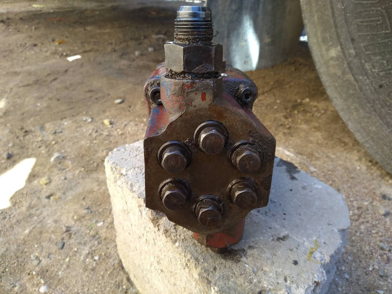 مضخة هيدروليك للبيع شغالة ع الفحص ضمان 
٦ برغي
مكان البصره القبلة 
السعر ٢٠٠ الف
للاتصال ***********
