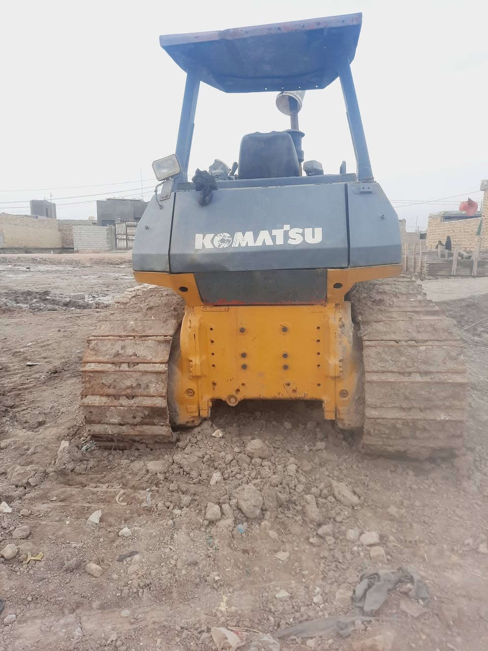 أسلام عليكم بلدوزر للبيع نوع كوماتسو موديل 2008 مكينة على وضع الشركة مملعوب بيهة كيلة دوارة السعر 150 بيع مستعجل مكان السماوة رقم المو بايل 
***********
***********
