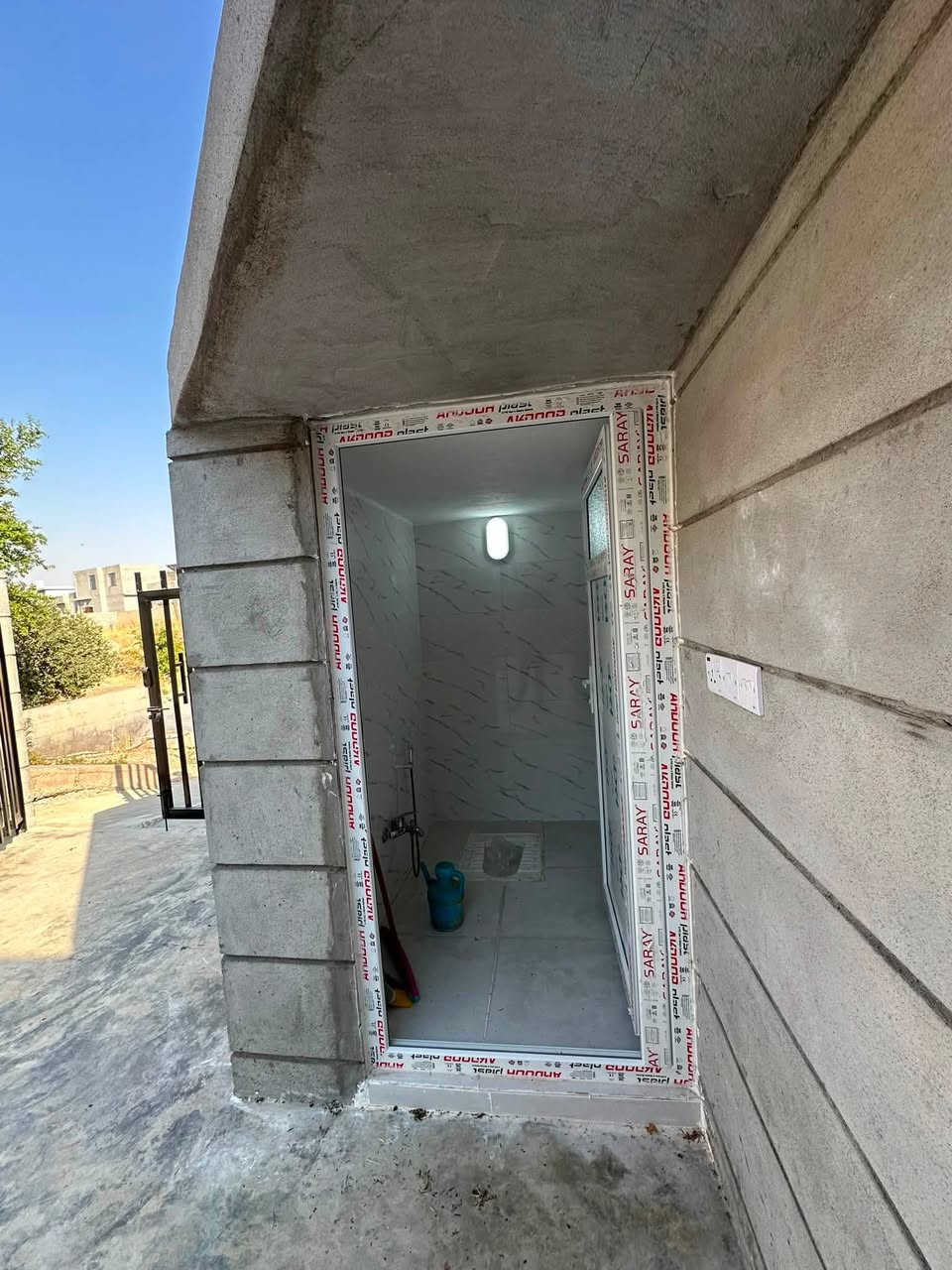 سلام وعليكم 

🏡🏠بيت للبيع 140م واجهه((5.5))ونزال((25.5))في يوسف بيك  مقابيله فارغ ((قرب الجسر))
🏠🏡((مطبخ وغرفتين نوم وكراج و صحيات خارج وداخل بيت ))وبي بير ماء
🏠بناء حديث 
للاستفسار اتصل على ***********
