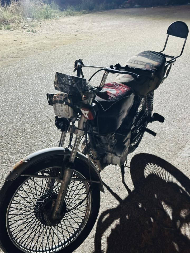 دراجه يراني لبيع سعر 125
مكان خان بني سعد 
دراجه شغاله بس بيها نقوصات كهربائيات وكابريتر يرادله تبديل 
اول ماشغل بيها دخان شويه ويروح 
رقم ***********
