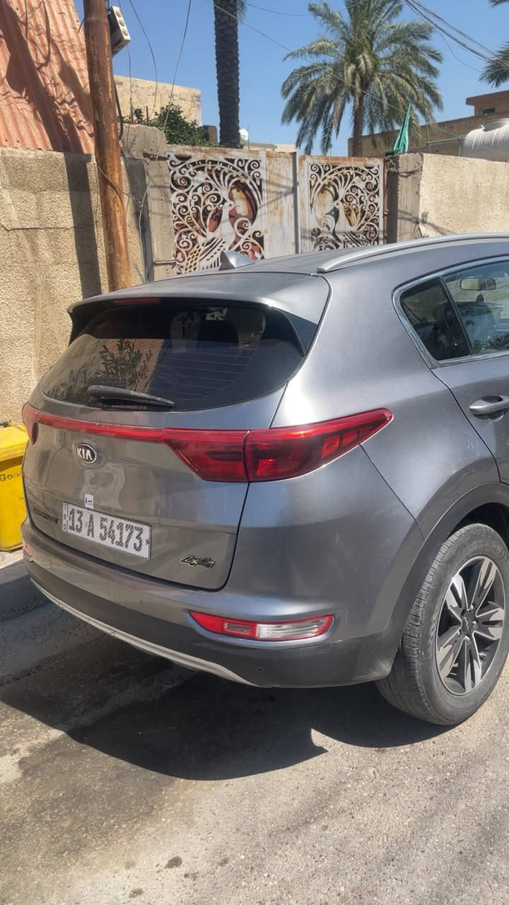 سلام عليكم
سبورتج 19 ماشيا 177 امريكيه حادثها جاملغ بس لون  سلفر 
سيارة جاهزه من كلشي سعرها 153 مكاني بغداد الشعب 
*********** سجاد
