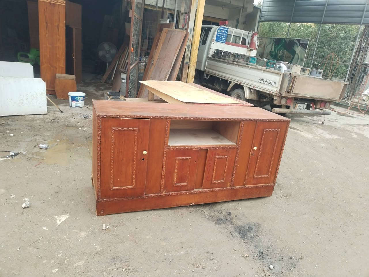 السلام عليكم ورحمة الله وبركاته كنتور ٢باب صاج عدد ٢ وكنتور خمسه باب وكنتور ٤باب وبوفيه لبيع العنوان بعقوبه ام الكرفس *********** اتصل ودلل كلمن وسعره
