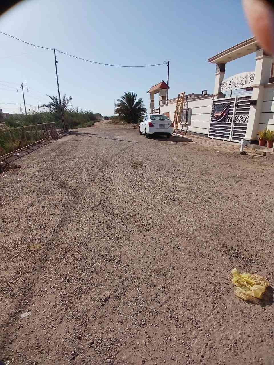 بيت 🏡 للبيع سند 35 البيت ركن مساحة 720م واجها 19 ونص نزال 37م يحتوي البيت   على ثلاثة غرف نوم و مطبخ حار بارد و استقبال 5 في 10 وكراج كبير و حديقه 🏕️كبيرة الخدمات فول البيت صاير على شارع يربط بين الراشدية و جزيرة بغداد السياحية البيت بناء 2024 جديد جدا العنوان / بغداد حي الانتصار مقابل مستشفى🏥 حماد شهاب جاي من مرور الحسينية الاستفسار على الرقم التالي.  ***********  مراسلة على واتساب
