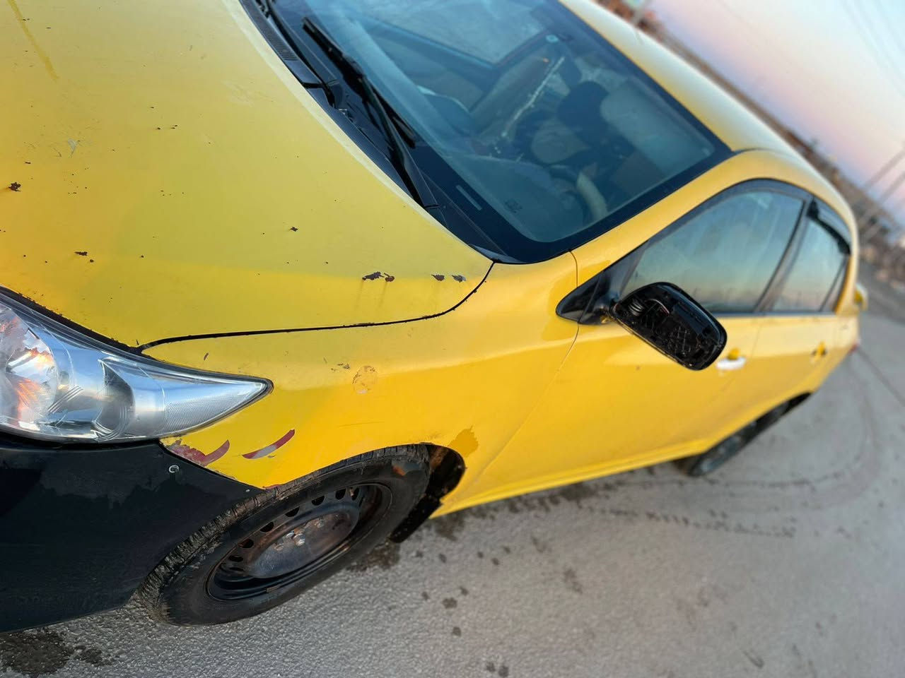 من رخصت الدمن
كرله رقم بغداد هيه وقرامات صفر طخه باراس الجاملق اليمين وضربه بصندوك كير ومحمرك كصه جديد مال مديل حديث 

مديل السياره 2010 يعوزه تخم تاير ونوقص خفيه اتواصل معه صاحب اشرعي ***********مكان السياره ربيعه ومتوجد بل موصل وتحياتي للجميع $&
