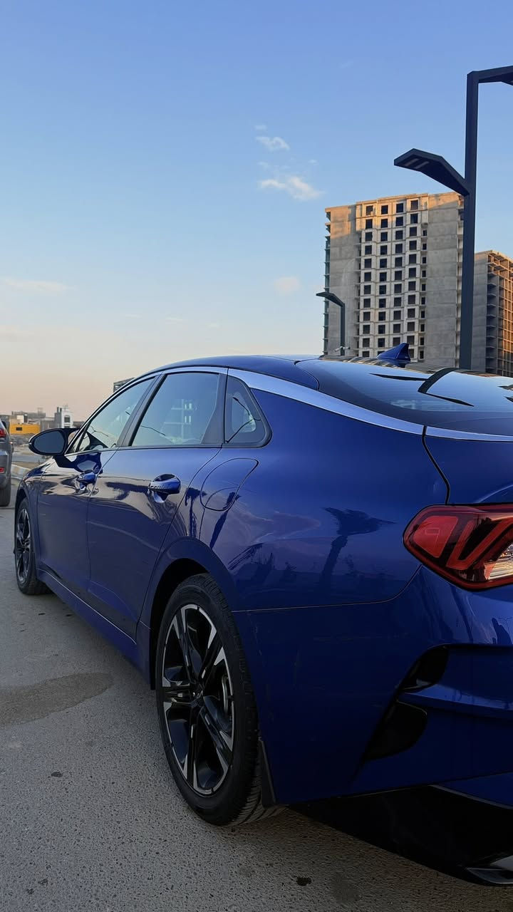 K5 2022 للبيع
Gt Line 1.6 توربو 🚀
اللون : ازرق 🔵
الرقم : اربيل انكليزي 
الموديل : 2022 سنوية نافذة لسنة 2028
عداد المسافة : 99 الف ( كيلو متر )
حادث السيارة موضح بالصور (بدون شواصي ) 
المواصفات :
 🔴 رادار امامي و خلفي 
🔴 تحكم ستيرن
🔴 بصمة و تشغيل عن بعد 
🔴 اوتو هولد
🔴 مقاعد جلد
🔴 4 وضعيات قيادة 
🔴 قيادة ذاتية 
🔴 كشاف LED 
🔴 تدفئة بالكشنات
🔴 لايت عدسات 
🔴 شحن وايرليس 
🔴 كاربلاي
🔴 رادارات مانع تصادم 
🔴 بك لايت LED 
🔴 تحديد مسار 

تخم تاير جديد + بطارية جديدة ايضاً

السيارة بحالة ممتازة جداً 

مكان السيارة : بغداد / حي الجهاد

للاستفسار اكثر خاص او الاتصال : ***********
