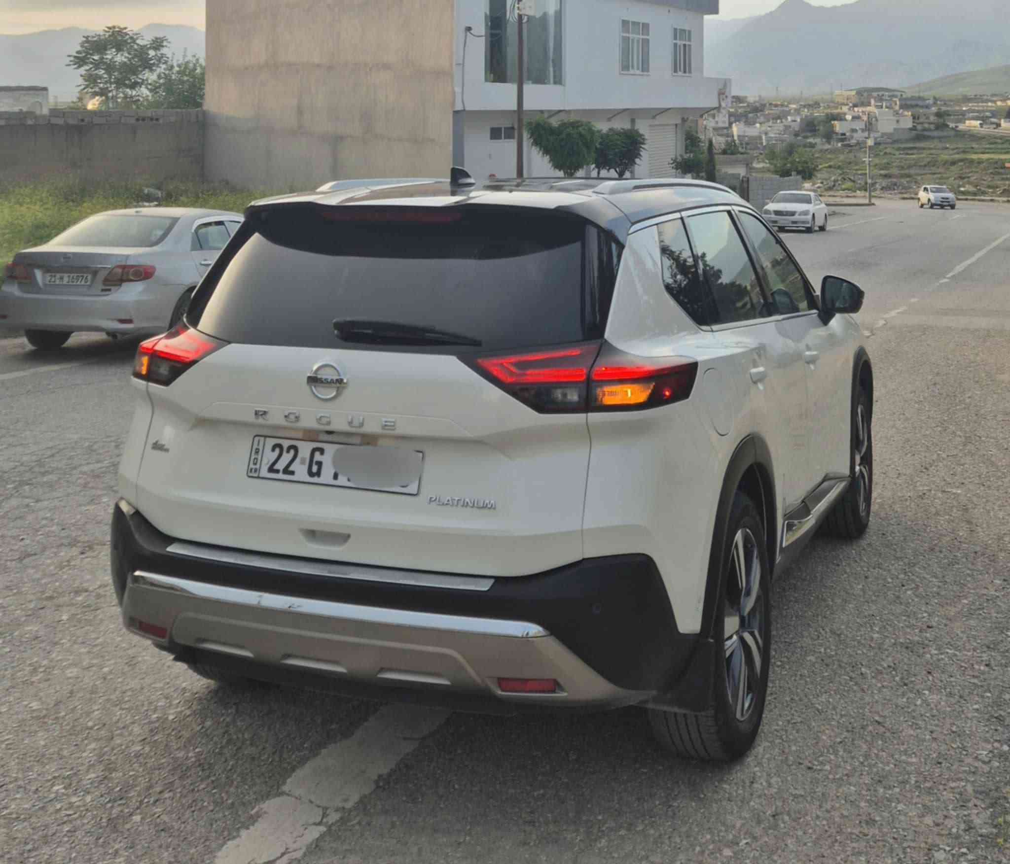بسم اللە الرحمن الرحیم
نيسان روج 2021  platinum اعلی مواصفات ۱/ ۱ بس بدون فورویل
محرك ٤ سلندر 2500 cc 
جملغ و باب عکس سائق مبدل بلادی بدون صبغ و نصف بونت صبغ
زاویه بنوراما بالسقف شویه بها معدل علی PDR  رقم شاصی و سونار داخل منشور
ايرباك ستیرن و بردات سستم ، دشبول ماطاك شرط ماشی ٥٦ میل
فوول مواصفات بلاتنیوم معروفه :
بصمه تشغیل عن بعد بانوراما داتاشو داخل مشمشی رنكات ۱۹ انج
5 كاميرة قيادة الية قيادة نظام ايكو وستاندرد و صبورت رادار  ۳٦۰ حساسات خلفيه 
توقف ذاتی كشن جلد كشن كهربائي  
كشن هيتر كشنات خلفی تدفئه سكان هيتر    
لايتات متركس ال اي دي (زينون)
لايتات تفاعليه ويه رادار تقوه وتضعف
بك لايت لد شفتات بل ستيرن
٥ بصمات جميع ابواب وصندوق
رادار امامي وجانبي وخلفي
نقط عمياء خروج عن مسار
توقف الى خلف في حالة تنبئ بل اصطدام
توقف ذاتي في حالة تنبئ بل اصطدام من امام
هندبريك بصمه اوتوهولد بريك بل ازدحام
تحكم ستيرن جهتين جامات الخلفي برده
صندوق كهربائي .......
گیر و محرک تحویل غرامات کلە بشرط سیاره رقم اربیل دولی تحویل و وکالە شرط
*********** viber & watsapp
