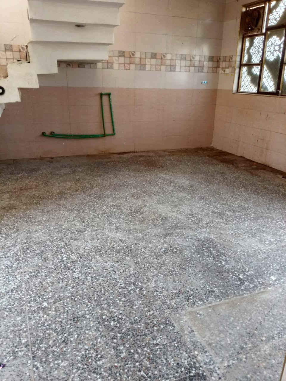 السلام عليكم
بيت للايجار الزعفرانية قرب شارع الجواهري بيت كامل كهرباء مي المساحة  100 م 
التواصل مع صاحب البيت هذا الرقم 
***********
